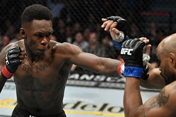 Адесанья защитил чемпионский пояс UFC Адесанья защитил чемпионский пояс UFC