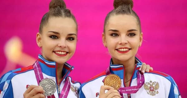 Аверины вышли в финалы ЧМ в упражнениях с обручем и с мячом Аверины вышли в финалы ЧМ в упражнениях с обручем и с мячом