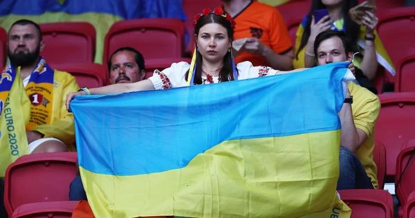 Бесплатные пиво и сауна: как Украина болеет против России Бесплатные пиво и сауна: как Украина болеет против России