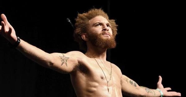 Боец UFC Пенья избил свою девушку Боец UFC Пенья избил свою девушку