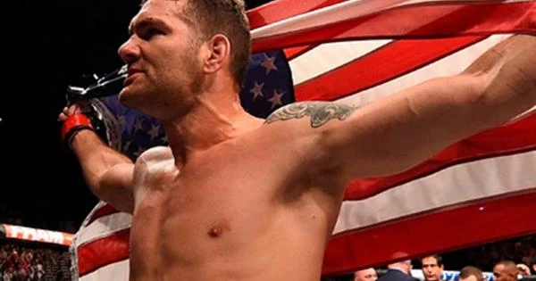 Боец UFC Вайдман покинул турнир UFC на носилках Боец UFC Вайдман покинул турнир UFC на носилках