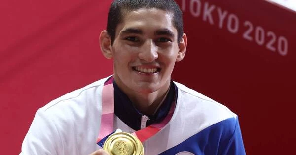 Чемпион ОИ Батыргазиев завоевал титул чемпиона по боксу Чемпион ОИ Батыргазиев завоевал титул чемпиона по боксу