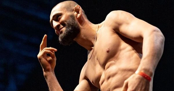Чимаев досрочно победил Ли Джинлианга на турнире UFC 267 Чимаев досрочно победил Ли Джинлианга на турнире UFC 267