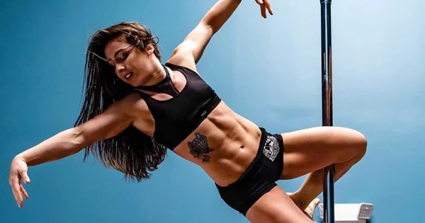 Девушка-боец UFC бросила стриптиз ради карьеры в MMA Девушка-боец UFC бросила стриптиз ради карьеры в MMA