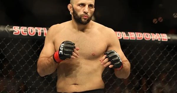 Экс-боец UFC задержан в Махачкале Экс-боец UFC задержан в Махачкале
