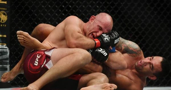 Экс-чемпион UFC снялся с боя из-за отека мозга Экс-чемпион UFC снялся с боя из-за отека мозга