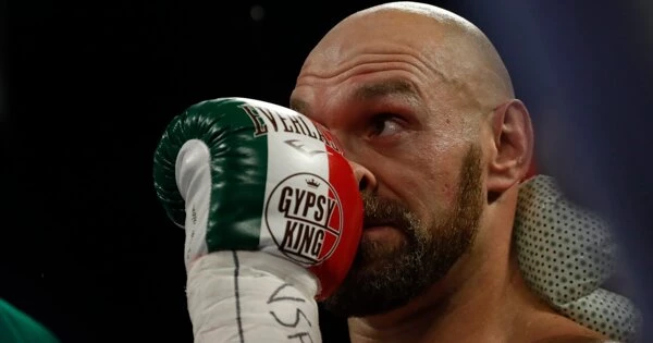 Фьюри защитил титул чемпиона по версии WBC Фьюри защитил титул чемпиона по версии WBC