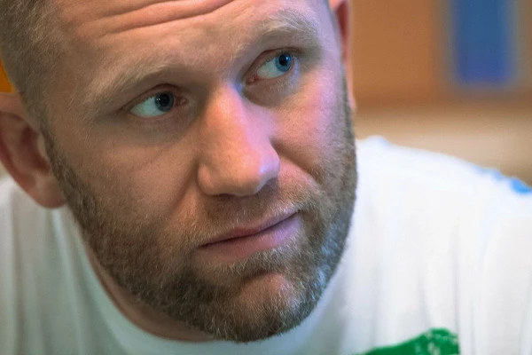 Харитонов оскорбил друга Яндиева Харитонов оскорбил друга Яндиева