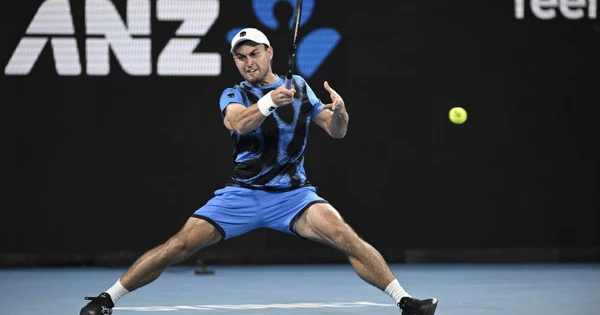Карацев победил Мунара и вышел во второй круг Australian Open Карацев победил Мунара и вышел во второй круг Australian Open