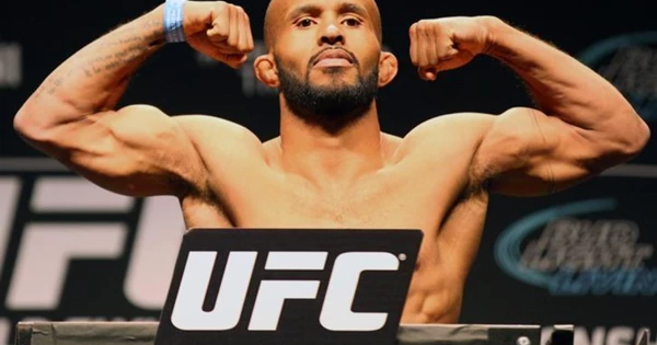Легенду UFC отправили в нокаут ударом колена в голову Легенду UFC отправили в нокаут ударом колена в голову