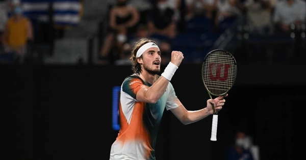 Матч Australian Open Синнер — Циципас прерван Матч Australian Open Синнер — Циципас прерван