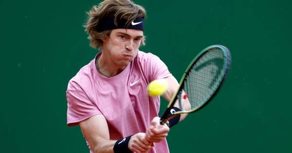 Матч Рублёва на турнире ATP в Риме перенесён Матч Рублёва на турнире ATP в Риме перенесён