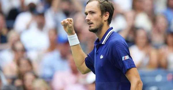 Медведев получил чек на $2,5 млн за победу на US Open Медведев получил чек на $2,5 млн за победу на US Open