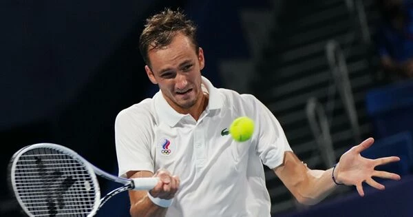 Медведева оштрафовали за грубость в адрес судьи на Australian Open Медведева оштрафовали за грубость в адрес судьи на Australian Open