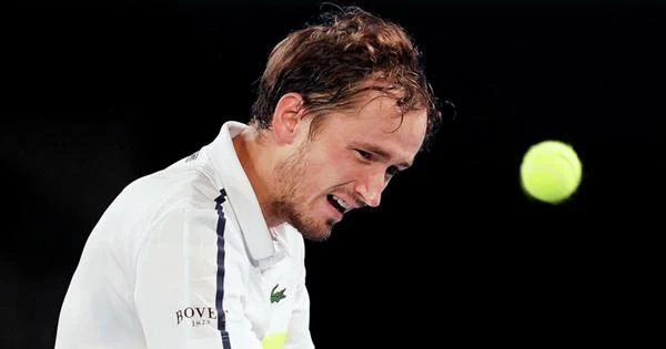 Медведева сместили со второй строчки рейтинга ATP Медведева сместили со второй строчки рейтинга ATP