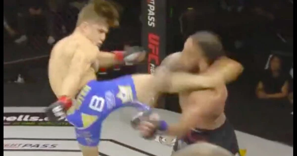 Непобежденный боец MMA нокаутировал соперника за 13 секунд Непобежденный боец MMA нокаутировал соперника за 13 секунд