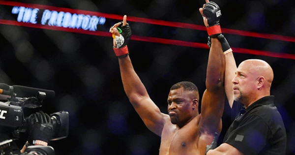 Нганну стал первым чемпионом из Камеруна в истории UFC Нганну стал первым чемпионом из Камеруна в истории UFC
