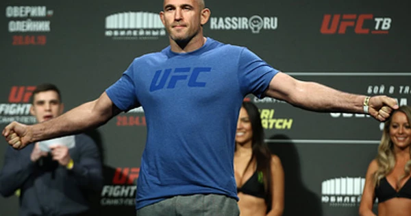 Олейник проиграл Дакасу нокаутом на турнире UFC Олейник проиграл Дакасу нокаутом на турнире UFC