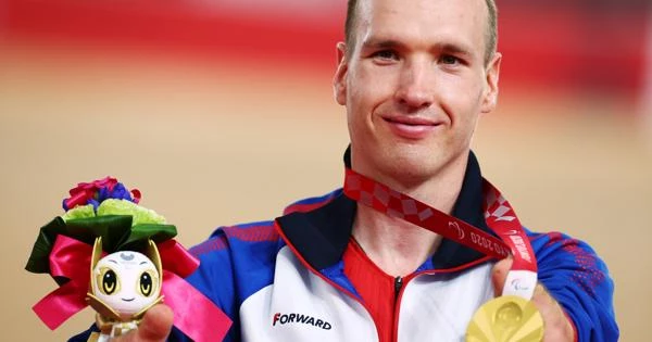 Паралимпийский чемпион рассказал о работе курьером Паралимпийский чемпион рассказал о работе курьером