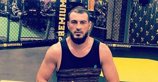 Петросян нокаутировал Алискерова Петросян нокаутировал Алискерова