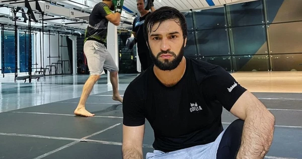 Поединок российского бойца Тухугова в UFC отменен Поединок российского бойца Тухугова в UFC отменен