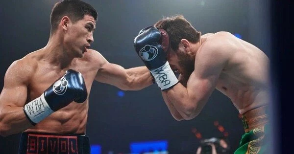 Россиянин Бивол защитил титул чемпиона мира WBA Россиянин Бивол защитил титул чемпиона мира WBA