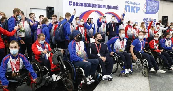 Российская паралимпийская команда прилетела в Москву Российская паралимпийская команда прилетела в Москву