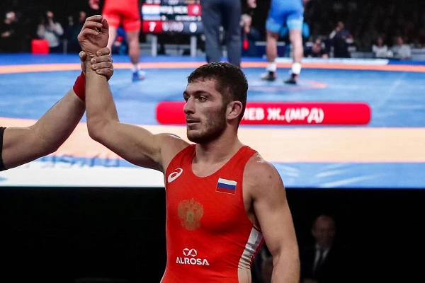 Российский борец Локьяев выиграл золото Кубка мира Российский борец Локьяев выиграл золото Кубка мира