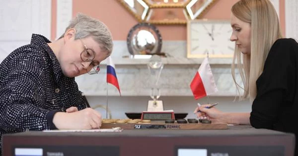 Соперница убрала флаг Польши в партии против россиянки Соперница убрала флаг Польши в партии против россиянки