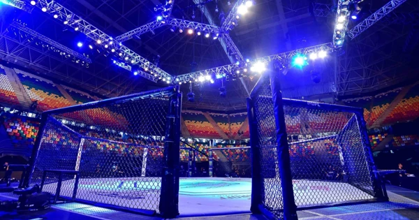 Турнир MMA в США оборвала драка с выстрелом Турнир MMA в США оборвала драка с выстрелом