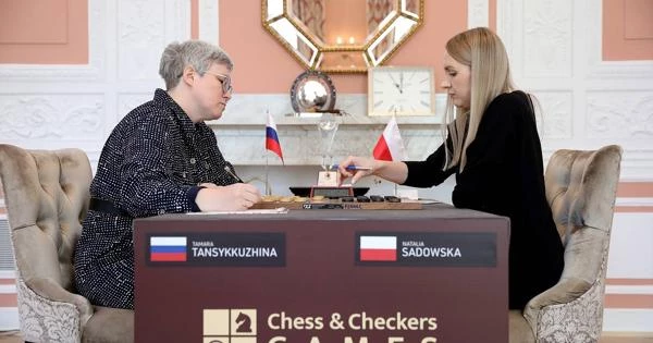 В Польше назвали идиотизмом инцидент с флагом России на ЧМ по шашкам В Польше назвали идиотизмом инцидент с флагом России на ЧМ по шашкам