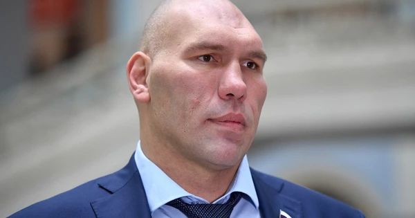 Валуев осудил Медведева за жалобы на фанатов Валуев осудил Медведева за жалобы на фанатов