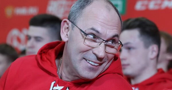«Тренер русских курил». Подробности скандала в Канаде «Тренер русских курил». Подробности скандала в Канаде